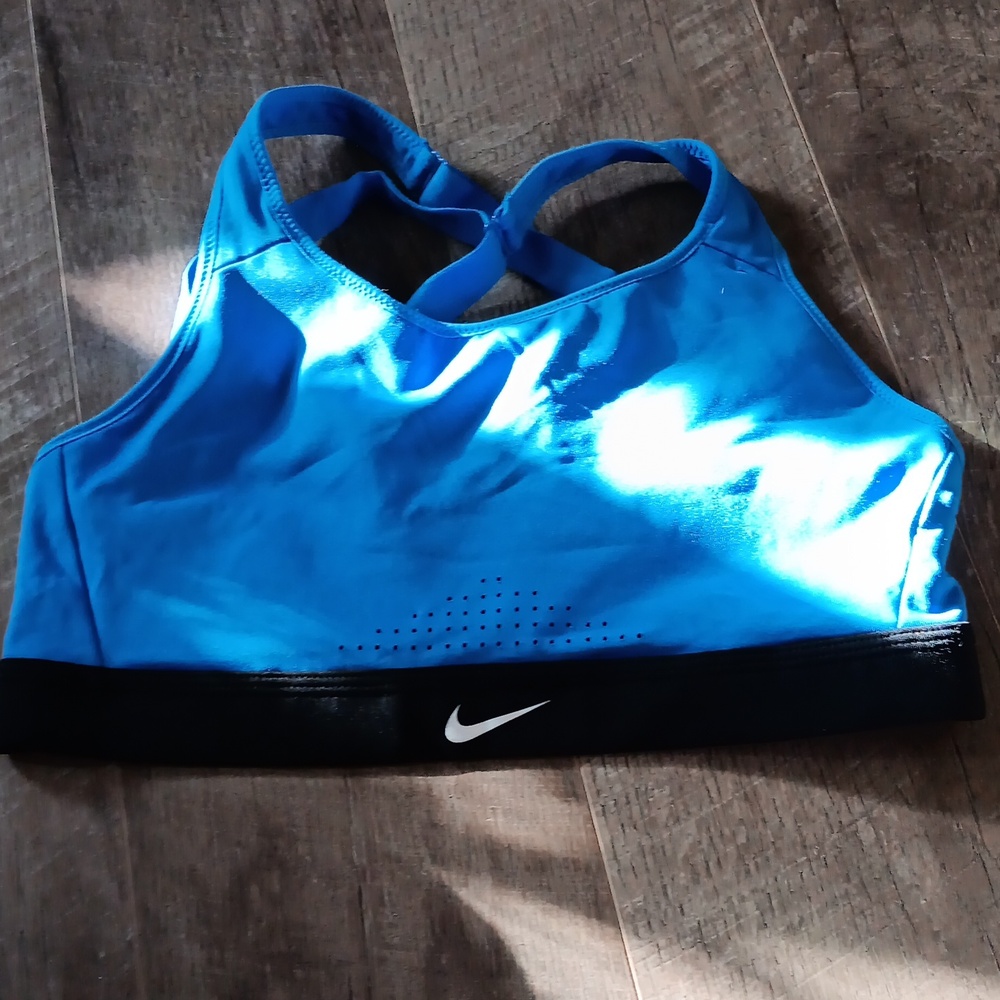 Nike medium dri-fit bra